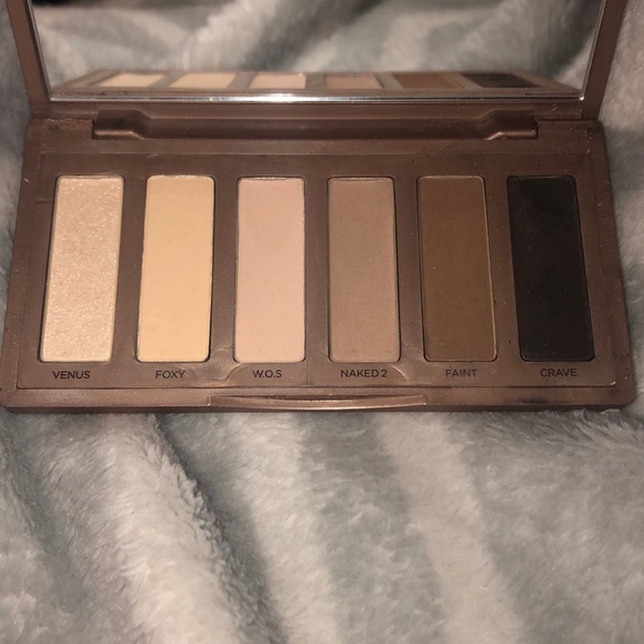 UD NAKED BASICS Palette - Picture 2 of 5
